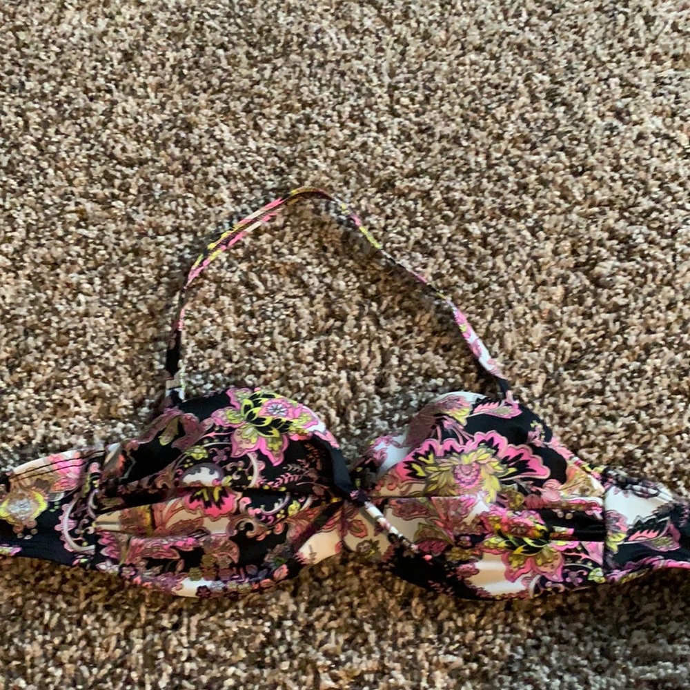 Victoria’s Secret wired swimsuit/bikini top
